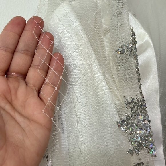 Cinderella Divinie White lace crystal embellished upper gown size 6 women’s - Picture 14 of 16